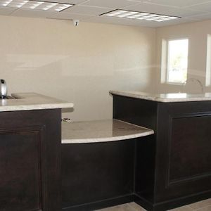 Apple Valley Hotel & Lodge